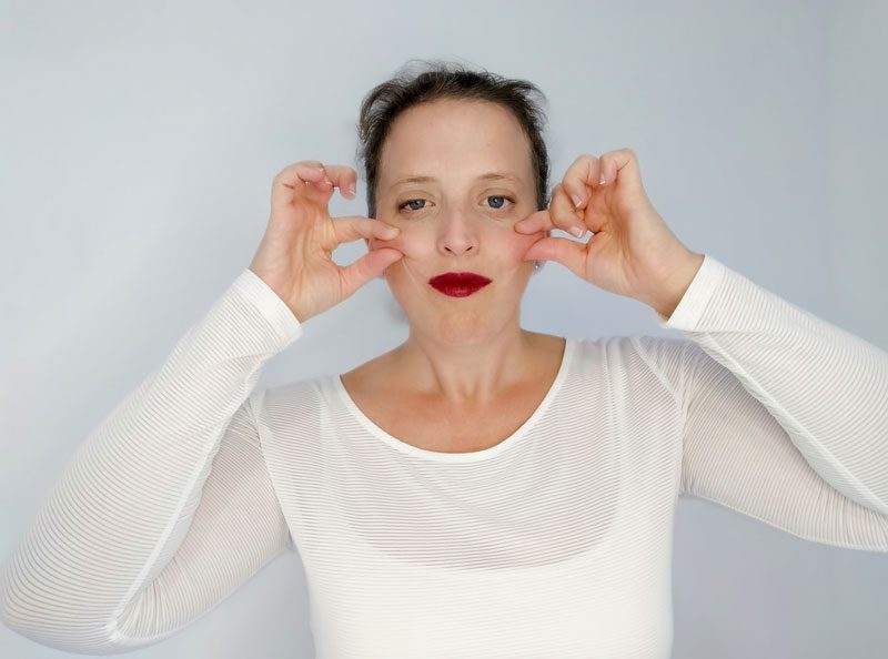30 EJERCICIOS DE YOGA FACIAL 13 PELLIZCOS