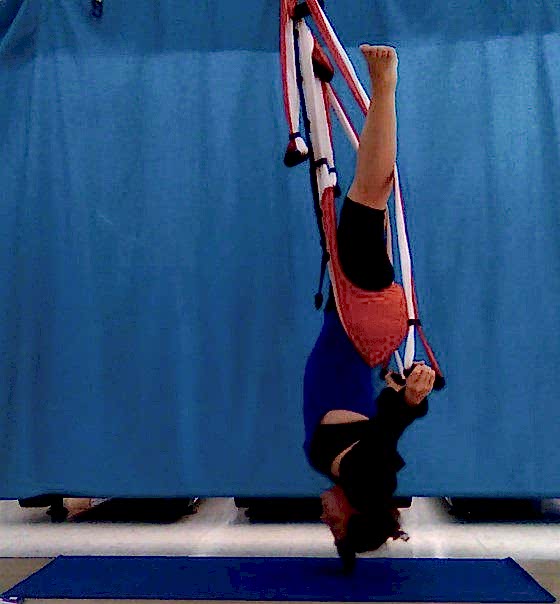 ¿Qué es el YOGA AÉREO? | Posturas Básicas 8 Sesion Clasica 2 2 5 Cometa pendular 2